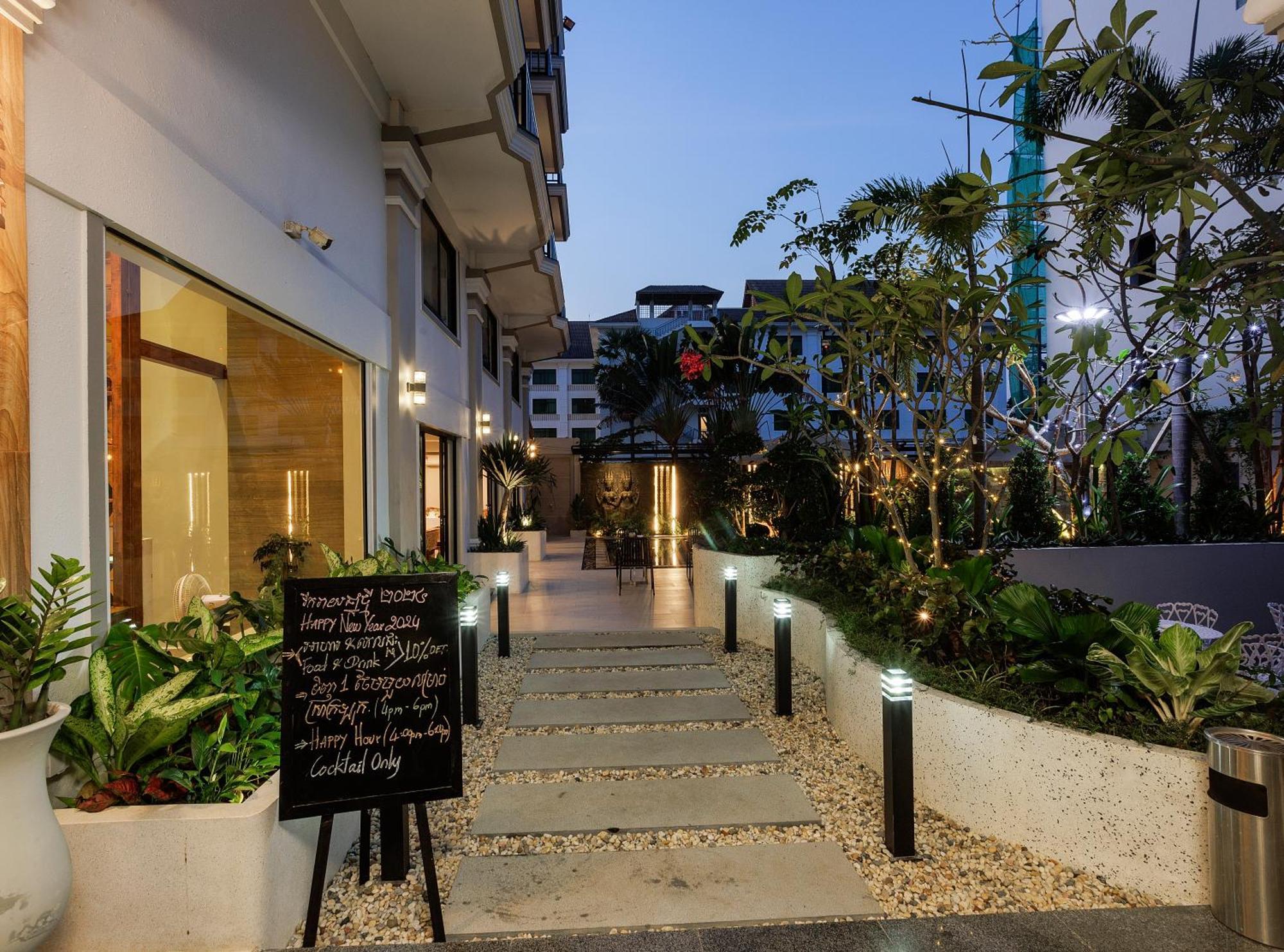 Ratana Angkor Hotel Сіємреап Екстер'єр фото